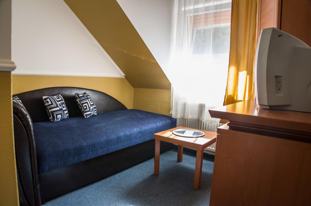 Ambrozia Szallashely Es Etterem Miskolc Exterior foto