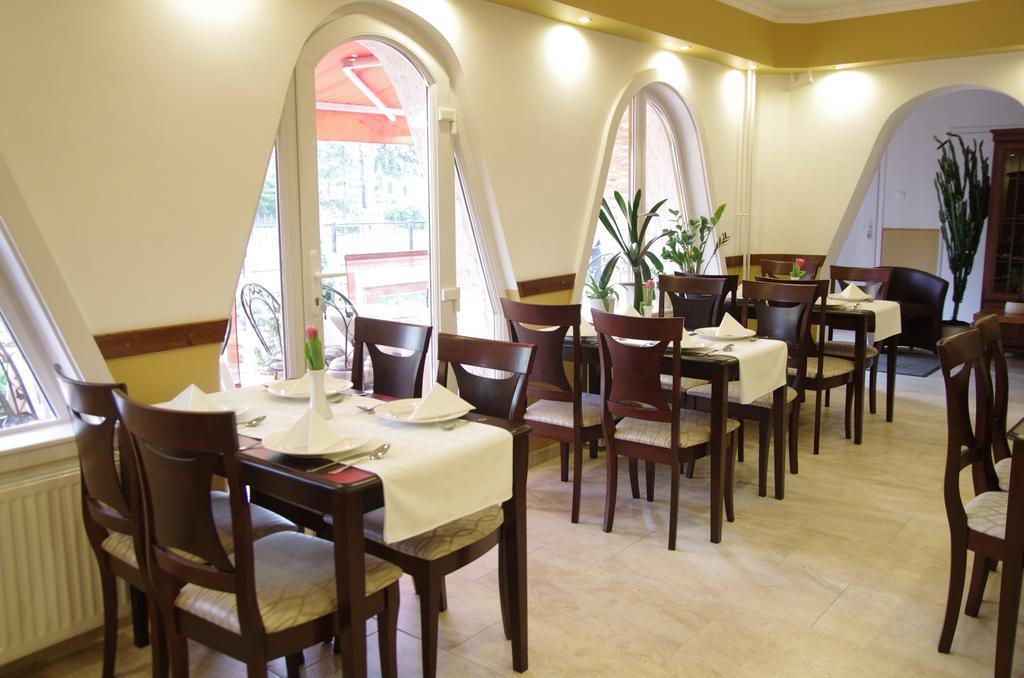 Ambrozia Szallashely Es Etterem Miskolc Exterior foto