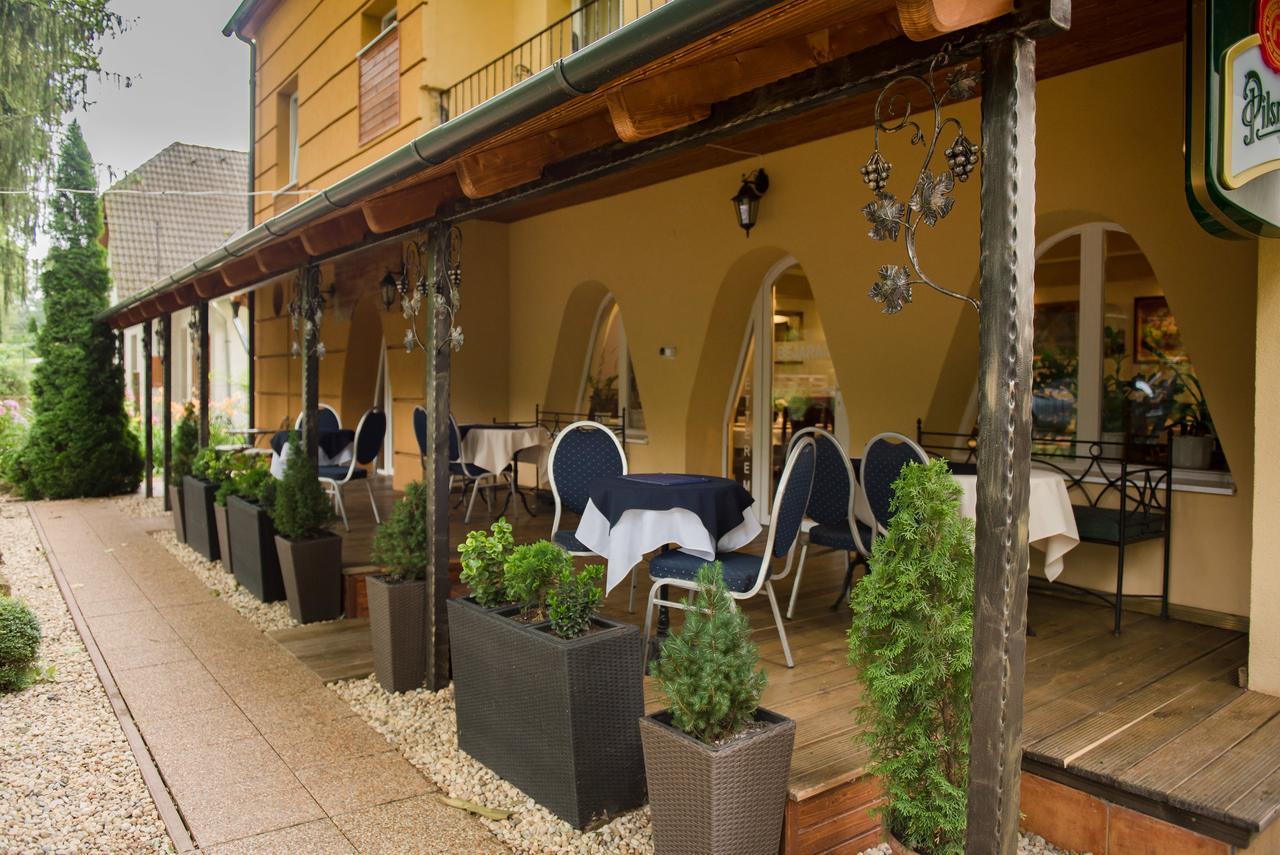 Ambrozia Szallashely Es Etterem Miskolc Exterior foto