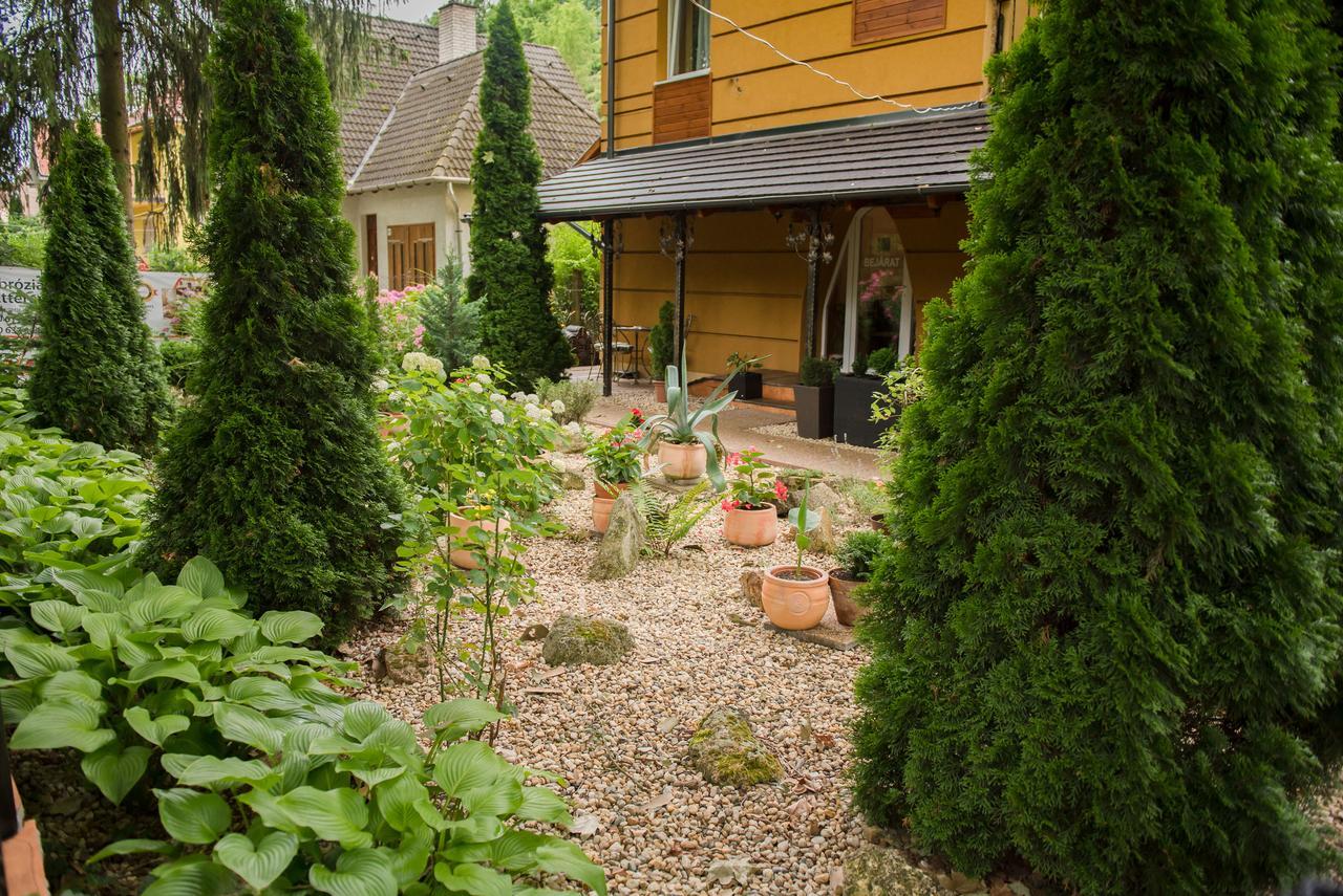 Ambrozia Szallashely Es Etterem Miskolc Exterior foto