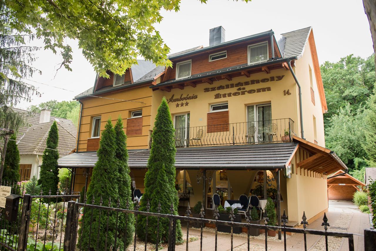 Ambrozia Szallashely Es Etterem Miskolc Exterior foto