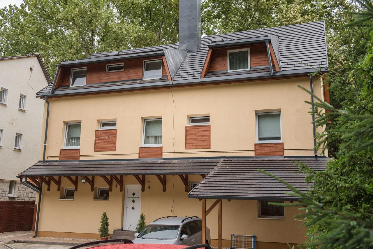 Ambrozia Szallashely Es Etterem Miskolc Exterior foto