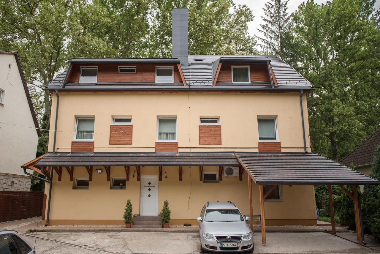 Ambrozia Szallashely Es Etterem Miskolc Exterior foto