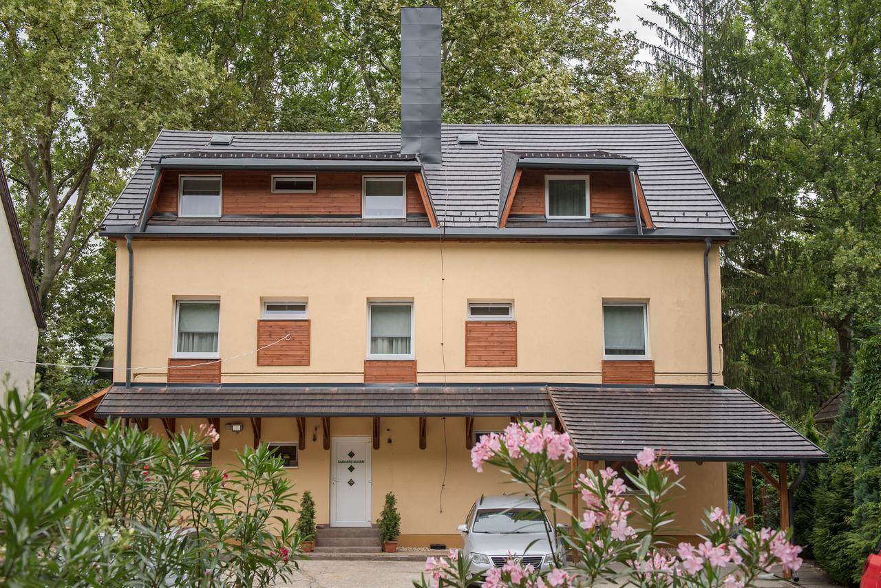 Ambrozia Szallashely Es Etterem Miskolc Exterior foto