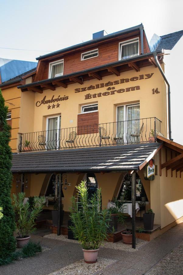 Ambrozia Szallashely Es Etterem Miskolc Exterior foto