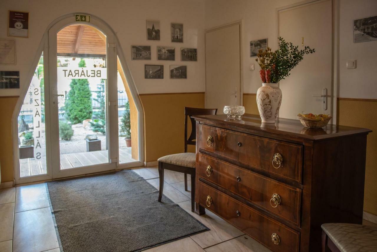 Ambrozia Szallashely Es Etterem Miskolc Exterior foto
