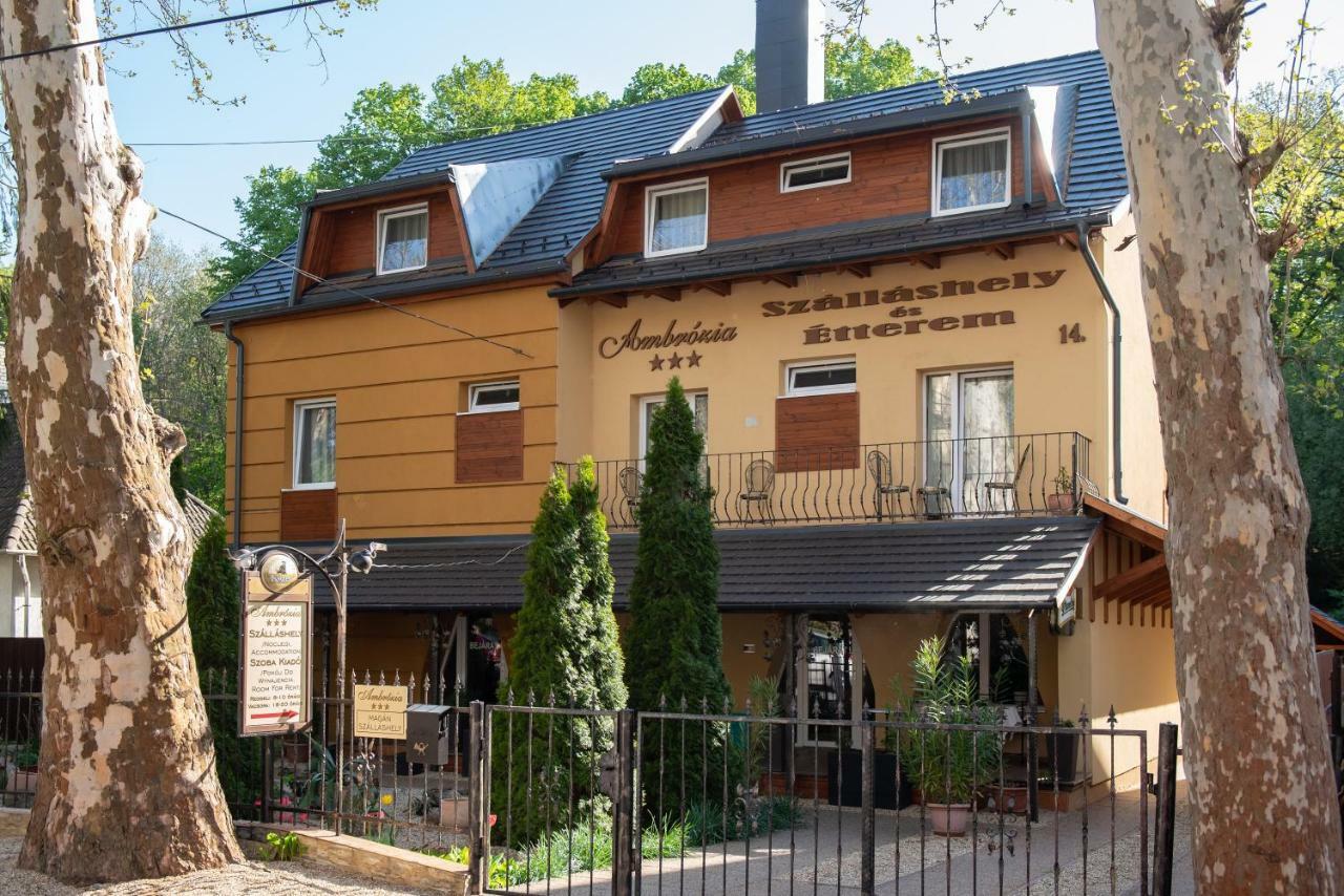 Ambrozia Szallashely Es Etterem Miskolc Exterior foto