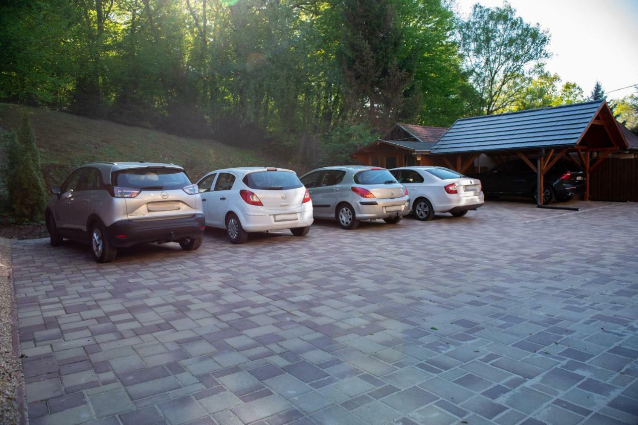 Ambrozia Szallashely Es Etterem Miskolc Exterior foto