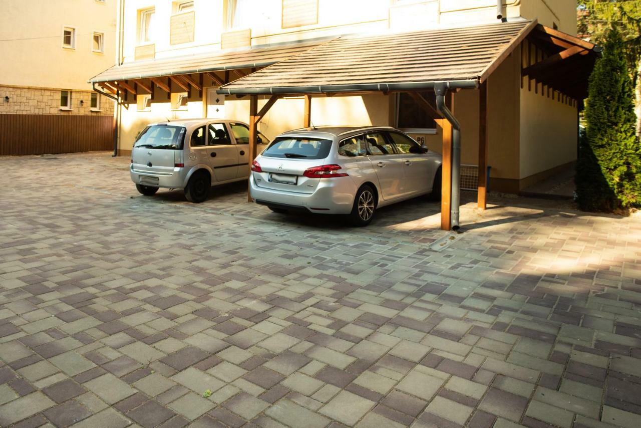 Ambrozia Szallashely Es Etterem Miskolc Exterior foto