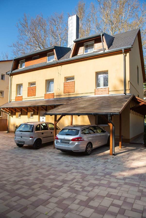 Ambrozia Szallashely Es Etterem Miskolc Exterior foto